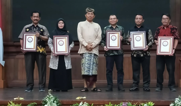 STIEKIA Raih Penghargaan 
